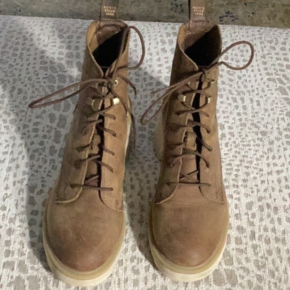 Sorel boots only worn a few times - Picture 2 of 6